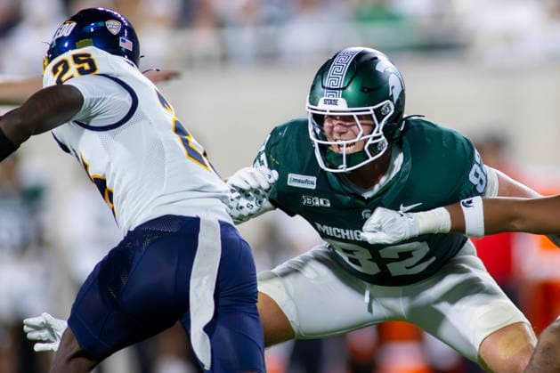 September 5, 2026, East Lansing, Michigan, U.S: Michigan State tight end BRENNAN PARACHEK (82) blocks Toledo defensive back TYRELL RUSSELL (25) during Michigan State s 30-20 win over Toledo at Spartan Stadium. NCAA, College League, USA Football 2026: Michigan State 30:20 Toledo  - ZUMAm242 20260905_aap_m242_002 Copyright: xScottxMapesx
