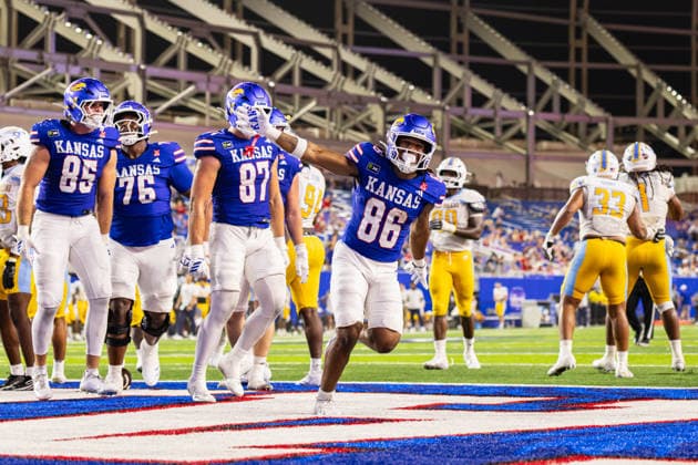 September 4, 2026, Lawrence, Kansas, USA: Kansas Jayhawks wide receiver DONALD COLLIER ( 86) celebrates after scoring a touchdown in the second half of the football game against the Long Island Sharks at David Booth Kansas Memorial Stadium. Lawrence USA - ZUMAw173 20260904_zsp_w173_004 Copyright: xLukexWelshx