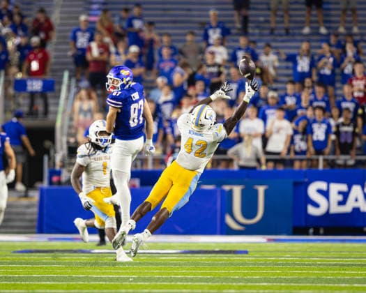 September 4, 2026, Lawrence, Kansas, USA: Long Island Sharks linebacker STEPHEN NTAMBWE ( 42) goes up for the ball on a Jayhawk pass in the second half of the football game against the Kansas Jayhawks at David Booth Kansas Memorial Stadium. Lawrence USA - ZUMAw173 20260904_zsp_w173_011 Copyright: xLukexWelshx