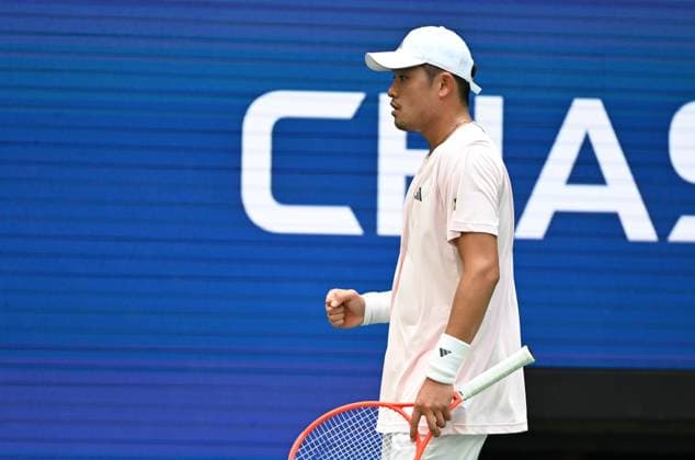 (260905) -- NEW YORK, Sept. 5, 2026 -- Wu Yibing of China reacts during the men s singles third round match against Carlos Alcaraz of Spain at the 2026 US Open tennis championships in New York, the United States, Sept. 4, 2026. ) (SP)U.S.-NEW YORK-TENNIS-US OPEN-MEN S SINGLES LixRui 