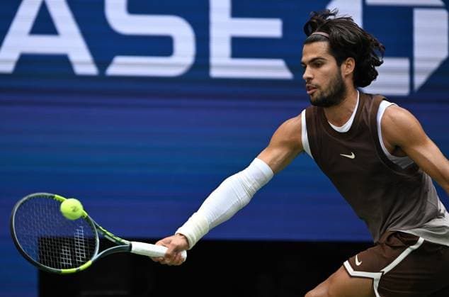 (260905) -- NEW YORK, Sept. 5, 2026 -- Carlos Alcaraz of Spain returns the ball during the men s singles third round match against Wu Yibing of China at the 2026 US Open tennis championships in New York, the United States, Sept. 4, 2026. ) (SP)U.S.-NEW YORK-TENNIS-US OPEN-MEN S SINGLES LixRui 