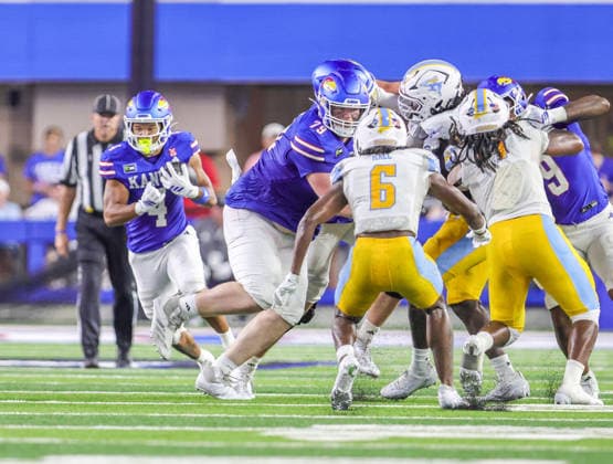 NCAA, College League, USA Football 2026: LIU Vs Kansas SEP 04 Sep 4, 2026: Kansas Jayhawks running back Jalen Dupree (4) avoids being tackled against Long Island Sharks in Lawrence, KS, USA; at Memorial Stadium. Mandatory Credit: Roman Puno-Cal Media (Credit Image: Â Roman Puno Cal Sport Media) Lawrence Ks USA EDITORIAL USE ONLY Copyright: xx ZUMA-20260904_zma_c04_038.jpg RomanxPunox csmphotothree517067