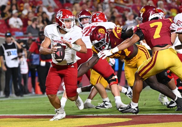 LOS ANGELES, CA - SEPTEMBER 04: Fresno State Bulldogs quarterback Jayden Mandal (7) drops back into the pocket during the game between the USC Trojans and the Fresno State Bulldogs on September 04, 2026 at Los Angeles Memorial Coliseum in Los Angeles. (Photo by David Dennis Icon Sportswire) COLLEGE FOOTBALL: SEP 04 Fresno State at USC EDITORIAL USE ONLY Icon26090431
