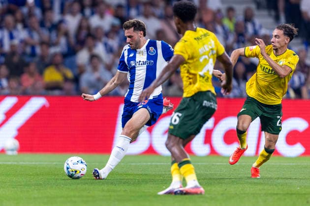 FC Porto v Moreirense FC - Primeira Liga Santiago Gimenez of FC Porto is seen on action during the FC Porto x Moreirense FC match for the Liga Portugal Betclic 2026 27 at Estadio do Dragao in Porto, Portugal, on September 4, 2026. Porto Porto Portugal  Copyright: xMiguelxLemosx originalFilename:lemos-fcportox260904_np87A.jpg