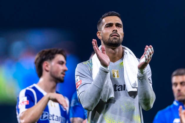FC Porto v Moreirense FC - Primeira Liga Diogo Costa of FC Porto acknowledges fans during the FC Porto vs. Moreirense FC match for the Liga Portugal Betclic 2026 27 season at Estadio do Dragao in Porto, Portugal, on September 4, 2026. Porto Porto Portugal  Copyright: xMiguelxLemosx originalFilename:lemos-fcportox260904_npdMU.jpg