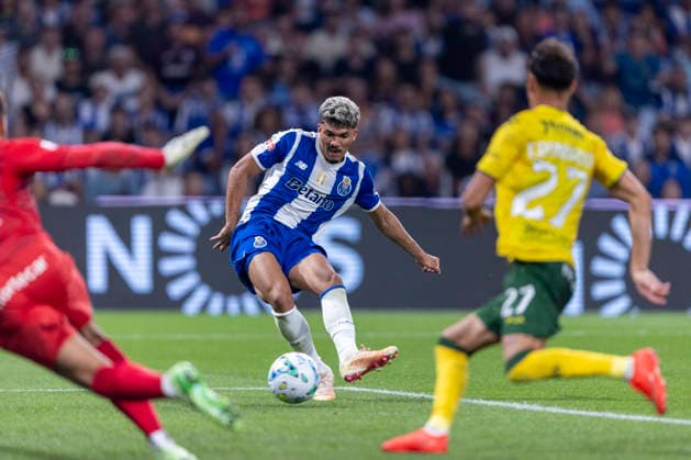 FC Porto v Moreirense FC - Primeira Liga William Gomes of FC Porto celebrates a goal during the FC Porto vs. Moreirense FC match for the Liga Portugal Betclic 2026 27 at Estadio do Dragao in Porto, Portugal, on September 4, 2026. Porto Porto Portugal  Copyright: xMiguelxLemosx originalFilename:lemos-fcportox260904_npKQG.jpg