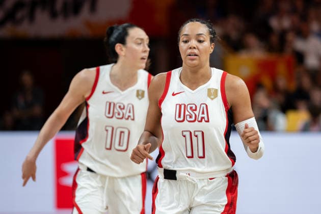 USA v China: Group D - FIBA Women s Basketball World Cup Germany 2026 Napheesa Collier and Breanna Stewart play during the FIBA Women s Basketball World Cup 2026 match between the United States and China in Berlin, Germany, on September 4, 2026. Berlin United States  Copyright: xMarcinxGolbax originalFilename:golba-unitedst260904_npXEo.jpg