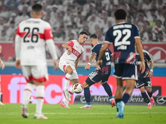 Deniz Undav (VfB Stuttgart), Bilal El Khannouss (VfB Stuttgart), Tom Krauss (1.FC Koeln) und Jahmai Simpson-Pusey (1.FC Koeln) im Zweikampf waehrend des spiels der 1. Bundesliga zwischen VfB Stuttgart und 1. FC Koeln, MHPArena am 04. September 2026 in Stuttgart, Deutschland. (Foto von Harry Langer DeFodi Images) +++ Deniz Undav (VfB Stuttgart), Bilal El Khannouss (VfB Stuttgart), Tom Krauss (1.FC Koeln) und Jahmai Simpson-Pusey (1.FC Koeln) battle for the ball during the Bundesliga match between VfB Stuttgart and 1. FC Koeln at MHPArena on September 4, 2026 in Stuttgart, Germany. (Photo by Harry Langer DeFodi Images) DFB DFL REGULATIONS PROHIBIT ANY USE OF PHOTOGRAPHS AS IMAGE SEQUENCES AND OR QUASI-VIDEO. (Photo by Harry Langer DeFodi Images) DFB DFL REGULATIONS PROHIBIT ANY USE OF PHOTOGRAPHS AS IMAGE SEQUENCES AND OR QUASI-VIDEO. - *** Deniz Undav (VfB Stuttgart), Bilal El Khannouss (VfB Stuttgart), Tom Krauss (1. FC Köln), and Jahmai Simpson Pusey (1. FC Köln) in a tackle during the Bundesliga 1 match between VfB Stuttgart and 1. FC Köln, at the MHPArena on September 4, 2026, in Stuttgart, Germany. Photo by Harry Langer, DeFodi Images. Deniz Undav (VfB Stuttgart), Bilal El Khannouss (VfB Stuttgart), Tom Krauss of 1. FC Köln and Jahmai Simpson Pusey of 1. FC Köln battle for the ball during the Bundesliga match between VfB Stuttgart and 1. FC Köln at MHPArena on September 4, 2026, in Stuttgart, Germany. Photo by Harry Langer, DeFodi Images. DFB and DFL regulations prohibit any use of photographs as image sequences and or quasi-video. Photo by Harry Langer, DeFodi Images. DFB and DFL regulations prohibit any use of photographs as imSEQUENCES AND OR QUASI-VIDEO