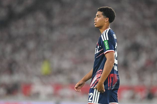 Jahmai Simpson-Pusey (1.FC Koeln) Schaut waehrend des spiels der 1. Bundesliga zwischen VfB Stuttgart und 1. FC Koeln, MHPArena am 04. September 2026 in Stuttgart, Deutschland. (Foto von Harry Langer DeFodi Images) +++ Jahmai Simpson-Pusey (1.FC Koeln) Looks on during the Bundesliga match between VfB Stuttgart and 1. FC Koeln at MHPArena on September 4, 2026 in Stuttgart, Germany. (Photo by Harry Langer DeFodi Images) DFB DFL REGULATIONS PROHIBIT ANY USE OF PHOTOGRAPHS AS IMAGE SEQUENCES AND OR QUASI-VIDEO. (Photo by Harry Langer DeFodi Images) DFB DFL REGULATIONS PROHIBIT ANY USE OF PHOTOGRAPHS AS IMAGE SEQUENCES AND OR QUASI-VIDEO. - *** Jahmai Simpson Pusey of 1 FC Köln watches during the Bundesliga match between VfB Stuttgart and 1 FC Köln, MHPArena on September 4, 2026, in Stuttgart, Germany Photo by Harry Langer DeFodi Images Jahmai Simpson Pusey 1 FC Köln Looks on during the Bundesliga match between VfB Stuttgart and 1 FC Köln at MHPArena on September 4, 2026, in Stuttgart, Germany. Photo by Harry Langer, DeFodi Images. DFB and DFL regulations prohibit any use of photographs as image sequences and or quasi-video. Photo by Harry Langer, DeFodi Images. DFB and DFL regulations prohibit any use of photographs as imSEQUENCES AND OR QUASI-VIDEO