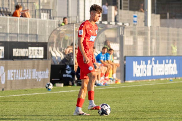 Regionalliga Southwest: Eintracht Frankfurt II vs. FC Astoria Walldorf, September 4, 2026 Konrad Riehle FC Astoria Walldorf 14 on the ball, cutout, portrait, Eintracht Frankfurt II FC Astoria Walldorf, Dreieich, Maxworx Sportpark, September 4, 2026 Copyright: xBEAUTIFULxSPORTS Gawlikx
