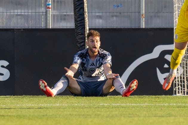 Regionalliga Southwest: Eintracht Frankfurt II vs. FC Astoria Walldorf, September 4, 2026 Paul Wünsch Eintracht Frankfurt II 17 sits on the bench and gets upset, Eintracht Frankfurt II vs. FC Astoria Walldorf, Dreieich, Maxworx Sportpark, September 4, 2026 Copyright: xBEAUTIFULxSPORTS Gawlikx