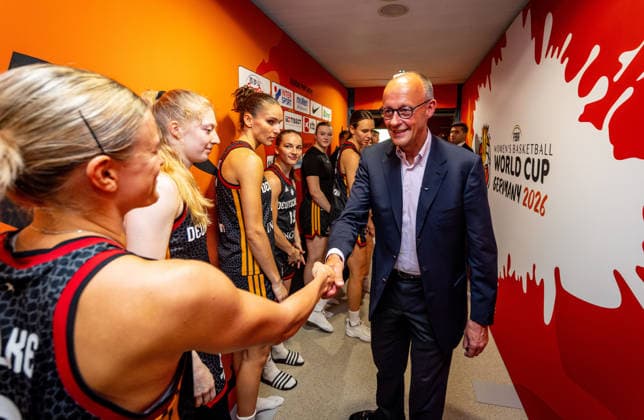 Basketball Berlin, September 4, 2026 FIBA Women’s Basketball World Cup Germany 2026 Preliminary Round Group Spain (ESP) vs. Germany (GER) Federal Chancellor Friedrich Merz as a guest; visit by the German team after the game in front of the locker room; Alexandra Wilke, Germany, No. 3 from the left