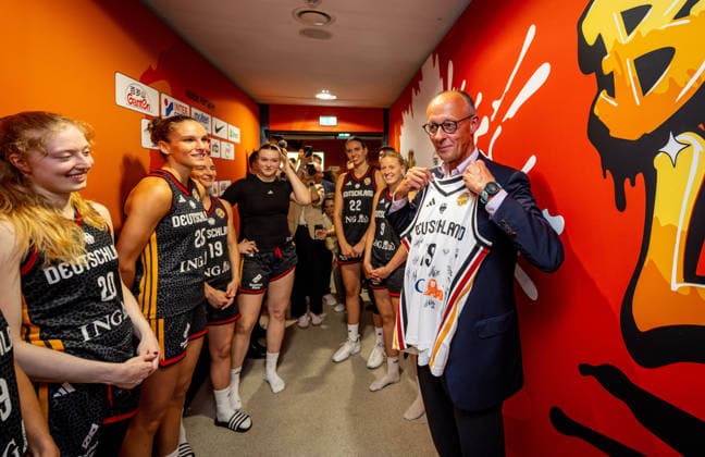 Basketball Berlin, September 4, 2026 FIBA Women’s Basketball World Cup Germany 2026 Preliminary Round Group Spain (ESP) vs. Germany (GER) Federal Chancellor Friedrich Merz visits the German team after the game in front of the locker room Leonie Fiebich (Germany), No. 13, presents him with a signed jersey; Frida Bühner of Germany, No. 20; Clara Bielefeld of Germany, No. 25; and others