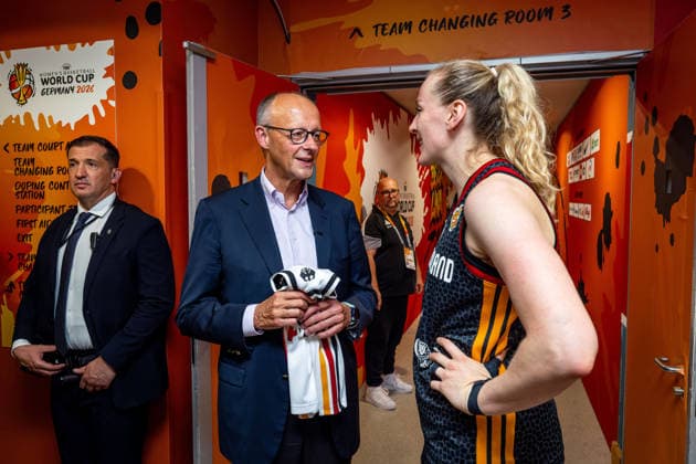 Basketball Berlin, September 4, 2026 FIBA Women’s Basketball World Cup Germany 2026 Preliminary Round Group Spain (ESP) vs. Germany (GER) Federal Chancellor Friedrich Merz visits the German team after the game outside the locker room Leonie Fiebich (Germany), No. 13, presented him with a signed jersey Marie Gülich, Germany, No. 21, Gulich