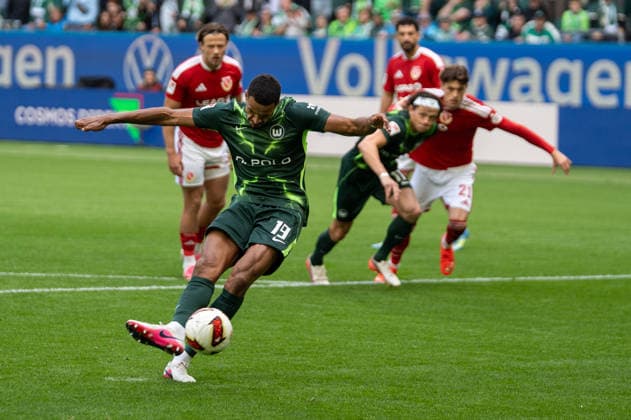 Deutschland: Fussball 2. Bundesliga, 4. Spieltag 2026 2027, VfL Wolfsburg - Energie Cottbus am 05.09.2026 in Wolfsburg (Volkswagen Arena): Tor zum 1:0 Robert Glatzel (VfL Wolfsburg, 19) Elfmeter *** German Soccer 2. Bundesliga, Matchday 4, 2026–2027, VfL Wolfsburg vs. Energie Cottbus on September 5, 2026, at the Volkswagen Arena in Wolfsburg; Goal: 1–0 by Robert Glatzel (VfL Wolfsburg), 19 (penalty kick) Copyright: xSvenxHeidmannx