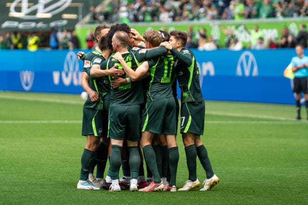 Deutschland: Fussball 2. Bundesliga, 4. Spieltag 2026 2027, VfL Wolfsburg - Energie Cottbus am 05.09.2026 in Wolfsburg (Volkswagen Arena): Tor zum 1:0 Robert Glatzel (VfL Wolfsburg, 19) Elfmeter Jubel, Freude, Torjubel, Emotionen *** German Soccer 2. Bundesliga, Matchday 4, 2026–2027, VfL Wolfsburg vs. Energie Cottbus on September 5, 2026, at the Volkswagen Arena in Wolfsburg; 1–0 goal by Robert Glatzel of VfL Wolfsburg, 19th minute penalty kick; celebration, joy, goal celebrations, emotions Copyright: xSvenxHeidmannx