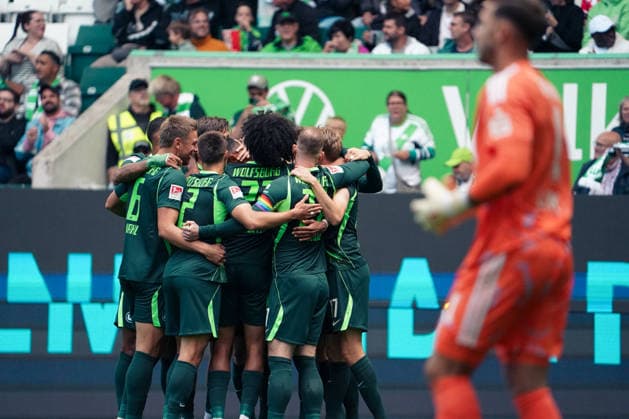 Deutschland:Fussball 2.Bundesliga 2026 2027, 4.Spieltag VfL Wolfsburg vs Energie Cottbus - Volkswagen Arena (Wolfsburg): Tor und Torjubel zum Robert Glatzel (VfL Wolfsburg, 19) Fabian Reese (VfL Wolfsburg, 11) Elvis Rexhbecaj Elvis Rexhbecaj (VfL Wolfsburg, 37) *** Germany Soccer 2. Bundesliga 2026–2027, Matchday 4: VfL Wolfsburg vs. Energie Cottbus at Volkswagen Arena, Wolfsburg—Goals and goal celebrations by Robert Glatzel (VfL Wolfsburg, 19), Fabian Reese (VfL Wolfsburg, 11), and Elvis Rexhbecaj (VfL Wolfsburg, 37) Copyright: xAymanxAlahmedx