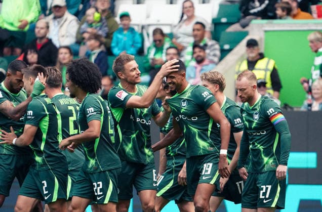 Deutschland:Fussball 2.Bundesliga 2026 2027, 4.Spieltag VfL Wolfsburg vs Energie Cottbus - Volkswagen Arena (Wolfsburg): Tor und Torjubel zum Robert Glatzel (VfL Wolfsburg, 19) Fabian Reese (VfL Wolfsburg, 11) Elvis Rexhbecaj Elvis Rexhbecaj (VfL Wolfsburg, 37) Maximilian Arnold (VfL Wolfsburg, 27) Mathys AngÃ ly Mathys Angely (VfL Wolfsburg, 22) *** Germany Soccer 2. Bundesliga 2026–2027, Matchday 4: VfL Wolfsburg vs. Energie Cottbus at Volkswagen Arena, Wolfsburg—Goals and goal celebrations by Robert Glatzel (VfL Wolfsburg), 19 Fabian Reese (VfL Wolfsburg), 11 Elvis Rexhbecaj (VfL Wolfsburg), 37 Maximilian Arnold (VfL Wolfsburg), 27 Mathys Angély Mathys Angély (VfL Wolfsburg), 22 Copyright: xAymanxAlahmedx