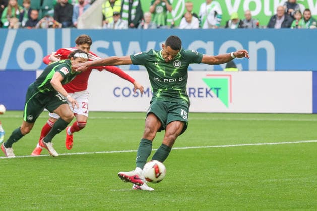 05.09.2026, xgox, Fussball - 2.Bundesliga VfL Wolfsburg - FC Energie Cottbus emspor, v.l. Tor zum 1:0 per Elfmeter durch Robert Glatzel (Wolfsburg, 19) (DFL DFB REGULATIONS PROHIBIT ANY USE OF PHOTOGRAPHS as IMAGE SEQUENCES and or QUASI-VIDEO) Wolfsburg *** September 5, 2026, xgox, Soccer, 2. Bundesliga: VfL Wolfsburg vs. FC Energie Cottbus, emspor; goal from the left, 1–0 on a penalty kick by Robert Glatzel (Wolfsburg); 19 DFL DFB REGULATIONS PROHIBIT ANY USE OF PHOTOGRAPHS AS IMAGE SEQUENCES AND OR QUASI-VIDEO (Wolfsburg)