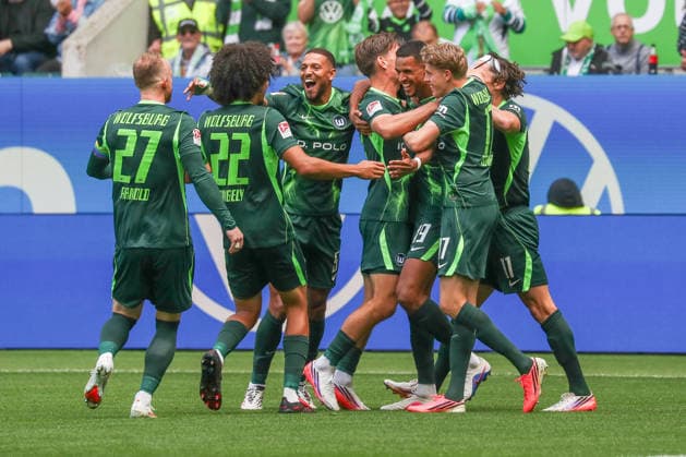 05.09.2026, xgox, Fussball - 2.Bundesliga VfL Wolfsburg - FC Energie Cottbus emspor, v.l. Jubel nach dem 1:0 durch Robert Glatzel (Wolfsburg, 19) (DFL DFB REGULATIONS PROHIBIT ANY USE OF PHOTOGRAPHS as IMAGE SEQUENCES and or QUASI-VIDEO) Wolfsburg *** September 5, 2026, xgox, Soccer, 2. Bundesliga: VfL Wolfsburg vs. FC Energie Cottbus, emspor; from left: celebrations after Robert Glatzel’s 1–0 goal for Wolfsburg; 19. DFL and DFB regulations prohibit any use of photographs as image sequences and or quasi-video. Wolfsburg