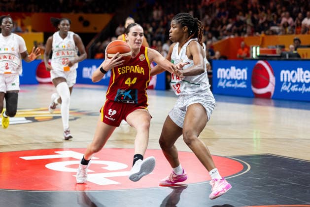 Iyana Martin of Spain, No. 44, dribbling against Rokia Doumbia of Mali, No. 52, GER, Mali vs. Spain, basketball, 2026 FIBA Women s World Cup, group stage, Match Day 2, September 5, 2026, GER, Mali vs. Spain, basketball, 2026 FIBA Women’s World Cup, group stage, Matchday 2, September 5, 2026, Berlin Copyright: xEibner-Pressefoto MaxxVincenx EP_MVN