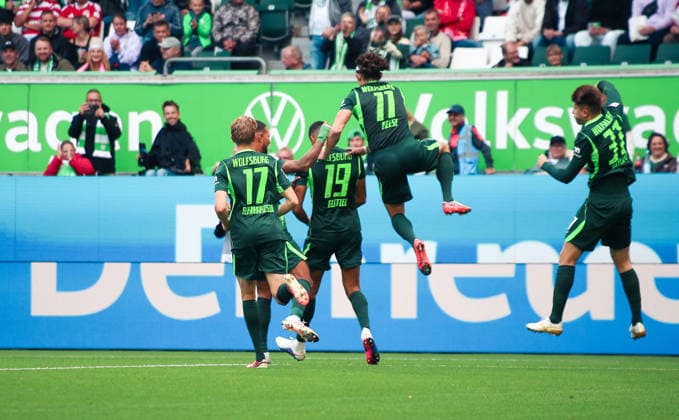 Deutschland:Fussball 2.Bundesliga 2026 2027, 4.Spieltag VfL Wolfsburg vs Energie Cottbus - Volkswagen Arena (Wolfsburg): Tor und Torjubel zum Robert Glatzel (VfL Wolfsburg, 19) *** Germany Soccer 2. Bundesliga 2026–2027, Matchday 4: VfL Wolfsburg vs. Energie Cottbus at Volkswagen Arena in Wolfsburg—Goal and goal celebration by Robert Glatzel of VfL Wolfsburg, 19 Copyright: xAymanxAlahmedx