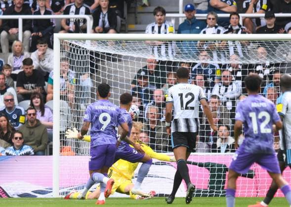 Marcus Tavernier of Bournemouth scores their first goal Newcastle United v AFC Bournemouth, Premier League Football, Football, St James Park, Newcastle, UK - 05 Sep 2026Newcastle St James Park United Kingdom EDITORIAL USE ONLY No use with unauthorised audio, video, data, fixture lists, club league logos or live services. Online in-match use limited to 120 images, no video emulation. No use in betting, games or single club league player publications. Copyright: xRichardxLee Shutterstockx 17134969ag