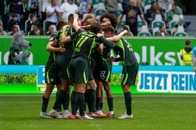Deutschland: Fussball 2. Bundesliga, 4. Spieltag 2026 2027, VfL Wolfsburg - Energie Cottbus am 05.09.2026 in Wolfsburg (Volkswagen Arena): Tor zum 3:0 Robert Glatzel (VfL Wolfsburg, 19) Jubel, Freude, Torjubel, Emotionen *** German Soccer 2. Bundesliga, Matchday 4, 2026–2027, VfL Wolfsburg vs. Energie Cottbus on September 5, 2026, at the Volkswagen Arena in Wolfsburg; goal to make it 3–0 by Robert Glatzel of VfL Wolfsburg, age 19; celebration, joy, goal celebration, emotions Copyright: xSvenxHeidmannx