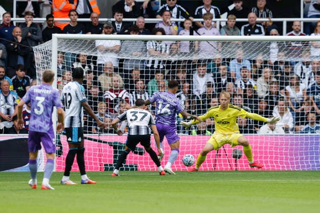Newcastle United v AFC Bournemouth, Premier League Marcus Tavernier of Bournemouth scores his sides first goal of the match 0-1 during the Newcastle United v AFC Bournemouth Premier League match at St. James Park, Newcastle Upon Tyne, England on 5 September 2026 Credit: Craig Cowan Every Second Media Editorial use only. All images are copyright Every Second Media Limited. No images may be reproduced without prior permission. All rights reserved. Premier League and Football League images are subject to licensing agreements with Football DataCo Limited. see https: www.football-dataco.com Copyright: xIMAGO EveryxSecondxMediax ESM-2129-0051 CraigxCowanx xEveryxSecondxMediax