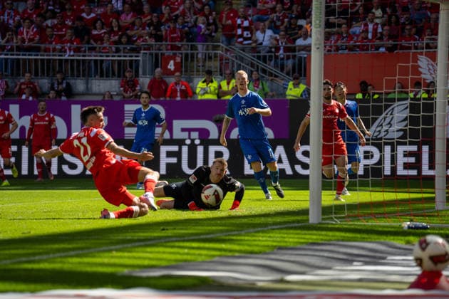 05.09.2026, xdaymx, Fussball 2.Bundesliga, 1.FC Kaiserslautern - SV Darmstadt 98. Mario Sauer (1.FC Kaiserslautern) grätscht den Ball über die Linie zum 1:0 nach einem schönen Solo von Semih Sahin (1.FC Kaiserslautern), der als Vorlagengeben dient. Kaiserslautern *** September 5, 2026, xdaymx, Soccer 2. Bundesliga, 1 FC Kaiserslautern vs. SV Darmstadt 98: Mario Sauer of 1 FC Kaiserslautern slides the ball over the line for a 1–0 lead after a beautiful solo run by Semih Sahin of 1 FC Kaiserslautern, who provided the assist. Kaiserslautern