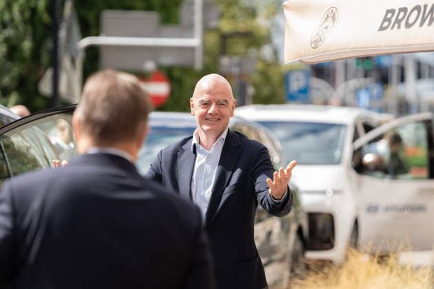 Sport Bilder des Tages KATOWICE 05.09.2026 MISTRZOSTWA SWIATA W PILCE NOZNEJ KOBIET DO LAT 20 2026: --- FIFA U-20 WOMEN S WORLD CUP 2026 GIANNI INFANTINO WITA CEZAREGO KULESZE FOT. MATEUSZ WIEWIORKA 400MM.PL NEWSPIX.PL --- newspix.pl 