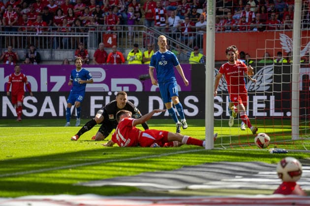 05.09.2026, xdaymx, Fussball 2.Bundesliga, 1.FC Kaiserslautern - SV Darmstadt 98. Mario Sauer (1.FC Kaiserslautern) grätscht den Ball über die Linie zum 1:0 nach einem schönen Solo von Semih Sahin (1.FC Kaiserslautern), der als Vorlagengeben dient. Kaiserslautern *** September 5, 2026, xdaymx, Soccer, 2. Bundesliga, 1. FC Kaiserslautern vs. SV Darmstadt 98: Mario Sauer of 1. FC Kaiserslautern slides the ball over the line for a 1–0 lead after a beautiful solo run by Semih Sahin of 1. FC Kaiserslautern, who provided the assist. Kaiserslautern