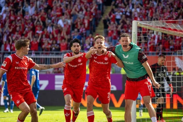 05.09.2026, xdaymx, Fussball 2.Bundesliga, 1.FC Kaiserslautern - SV Darmstadt 98. Torjubel zur 1:0 Führung. vl., Paul Joly (1.FC Kaiserslautern)Vorlagengeber Semih Sahin (1.FC Kaiserslautern), Torschütze Mario Sauer (1.FC Kaiserslautern) und Auswechselspieler Erencan Yardimci (1.FC Kaiserslautern) Kaiserslautern *** September 5, 2026, xdaymx, Soccer 2. Bundesliga, 1. FC Kaiserslautern vs. SV Darmstadt 98, Goal celebration after taking a 1-0 lead (first half), Paul Joly (1. FC Kaiserslautern), assist by Semih Sahin (1. FC Kaiserslautern), Goal scorer Mario Sauer, 1. FC Kaiserslautern, and substitute Erencan Yardimci, 1. FC Kaiserslautern, Kaiserslautern