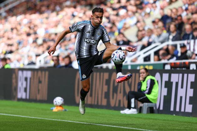 St James Park NEWCASTLE UPON TYNE, ENGLAND, SEPTEMBER 5: Amar Dedic of Newcastle United controls the ball during a Premier League 2026-27 match between Newcastle United and AFC Bournemouth at St James Park on September 5, 2026 in Newcastle Upon Tyne, England. (Photo by Zach Forster Sports Press Photo) (Zach Forster Sports Press Photo SPP) Copyright: xZachxForster SportsxPressxPhotox xSPPx spp-en-ZaFoPrPh-spp26_zachf_0509_135