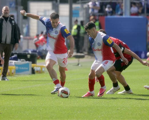 Adrian Kapralik (Holstein Kiel), Guillermo Balzi (Holstein Kiel) Fussball, Herren, Saison 2026 2027, 2.BL, Holstein Stadion, Holstein Kiel gegen 1.FC Nuernberg DFL REGULATIONS PROHIBIT ANY USE OF PHOTOGRAPHS AS IMAGE SEQUENCES AND OR QUASI-VIDEO. *** Adrian Kapralik, Holstein Kiel; Guillermo Balzi, Holstein Kiel Soccer, Men s Team, 2026–2027 Season, 2. Bundesliga, Holstein Stadium, Holstein Kiel vs. 1. FC Nuremberg DFL REGULATIONS PROHIBIT ANY USE OF PHOTOGRAPHS AS IMAGE SEQUENCES AND OR QUASI-VIDEO