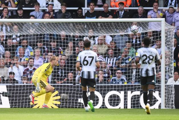 Bournemouth s second goal comes via a deflection off Malick Thiaw of Newcastle United Newcastle United v AFC Bournemouth, Premier League Football, Football, St James Park, Newcastle, UK - 05 Sep 2026Newcastle St James Park United Kingdom EDITORIAL USE ONLY No use with unauthorised audio, video, data, fixture lists, club league logos or live services. Online in-match use limited to 120 images, no video emulation. No use in betting, games or single club league player publications. Copyright: xRichardxLee Shutterstockx 17134969ak