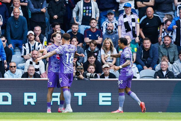 Newcastle United v AFC Bournemouth, Premier League Alex Scott of Bournemouth celebrates scoring his sides second goal of the match 2-0 during the Newcastle United v AFC Bournemouth Premier League match at St. James Park, Newcastle Upon Tyne, England on 5 September 2026 Credit: Craig Cowan Every Second Media Editorial use only. All images are copyright Every Second Media Limited. No images may be reproduced without prior permission. All rights reserved. Premier League and Football League images are subject to licensing agreements with Football DataCo Limited. see https: www.football-dataco.com Copyright: xIMAGO EveryxSecondxMediax ESM-2129-0059 CraigxCowanx xEveryxSecondxMediax
