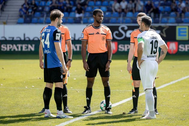 September 5, 2026, xhettx, Soccer 3rd Division, SV Waldhof Mannheim vs. SC Verl: The two captains, Lukas Klünter of SV Waldhof Mannheim, 24, and Niko Kijewski of SC Verl, 19, choose sides.