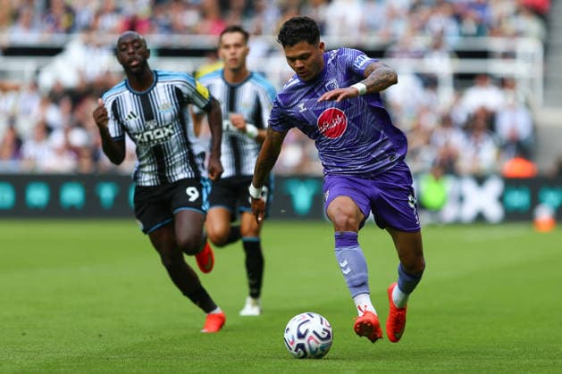 St James Park NEWCASTLE UPON TYNE, ENGLAND, SEPTEMBER 5: Evanilson of AFC Bournemouth dribbles the ball during a Premier League 2026-27 match between Newcastle United and AFC Bournemouth at St James Park on September 5, 2026 in Newcastle Upon Tyne, England. (Photo by Zach Forster Sports Press Photo) (Zach Forster Sports Press Photo SPP) Copyright: xZachxForster SportsxPressxPhotox xSPPx Sportspressphoto_SPR223375