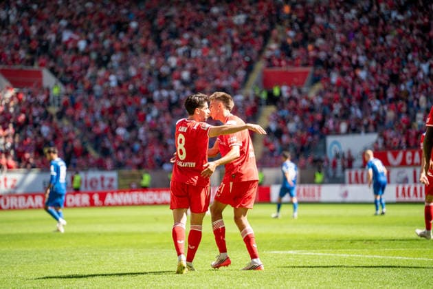 05.09.2026, xdaymx, Fussball 2.Bundesliga, 1.FC Kaiserslautern - SV Darmstadt 98. Semih Sahin (1.FC Kaiserslautern) und der Torschütze Mario Sauer (1.FC Kaiserslautern) jubeln zusammen nach dem 1:0 für den 1. FC Kaiserslautern Kaiserslautern *** September 5, 2026, xdaymx, Soccer, 2. Bundesliga, 1 FC Kaiserslautern vs. SV Darmstadt 98; Semih Sahin; 1 FC Kaiserslautern and goal scorer Mario Sauer of 1 FC Kaiserslautern celebrate together after the 1–0 victory for 1 FC Kaiserslautern; Kaiserslautern