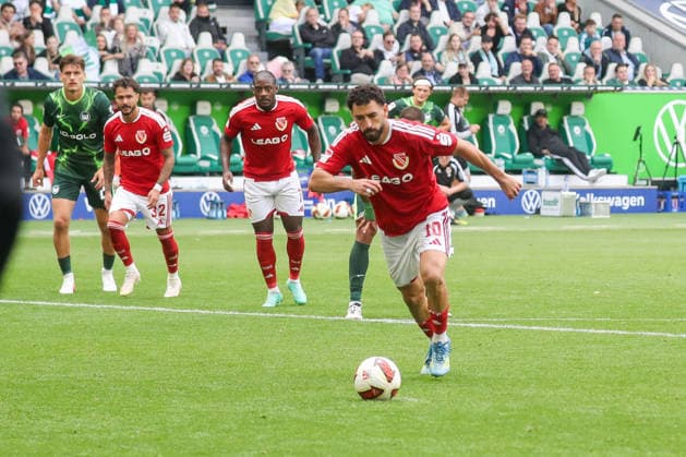 05.09.2026, xgox, Fussball - 2.Bundesliga VfL Wolfsburg - FC Energie Cottbus emspor, v.l. Tor zum 3:3 per Elfmeter duch Tolcay Cigerci (Cottbus, 10) (DFL DFB REGULATIONS PROHIBIT ANY USE OF PHOTOGRAPHS as IMAGE SEQUENCES and or QUASI-VIDEO) Wolfsburg *** September 5, 2026, xgox, Soccer, 2. Bundesliga, VfL Wolfsburg vs. FC Energie Cottbus, emspor, from left: Tolcay Cigerci of Cottbus scores the 3-3 goal on a penalty kick, 10 DFL DFB REGULATIONS PROHIBIT ANY USE OF PHOTOGRAPHS AS IMAGE SEQUENCES AND OR QUASI-VIDEO Wolfsburg