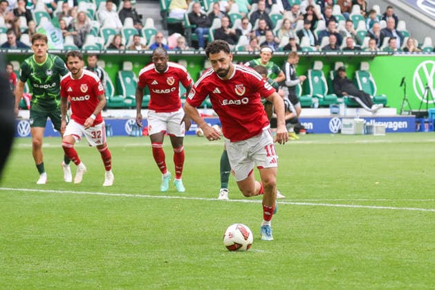 05.09.2026, xgox, Fussball - 2.Bundesliga VfL Wolfsburg - FC Energie Cottbus emspor, v.l. Tor zum 3:3 per Elfmeter duch Tolcay Cigerci (Cottbus, 10) (DFL DFB REGULATIONS PROHIBIT ANY USE OF PHOTOGRAPHS as IMAGE SEQUENCES and or QUASI-VIDEO) Wolfsburg *** September 5, 2026, xgox, Soccer, 2. Bundesliga, VfL Wolfsburg vs. FC Energie Cottbus, emspor, from left: Tolcay Cigerci of Cottbus scores the 3-3 goal on a penalty kick, 10 DFL DFB REGULATIONS PROHIBIT ANY USE OF PHOTOGRAPHS AS IMAGE SEQUENCES AND OR QUASI-VIDEO Wolfsburg