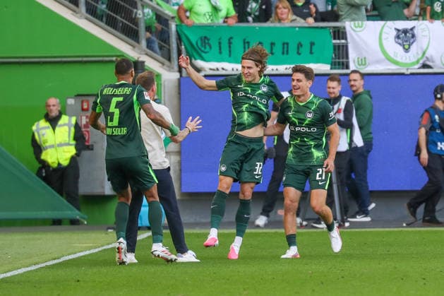 05.09.2026, xgox, Fussball - 2.Bundesliga VfL Wolfsburg - FC Energie Cottbus emspor, v.l. Tobias Strobl (Wolfsburg, Trainer) jubelt nach dem 4:3 durch Mattias Svanberg (Wolfsburg, 32) (DFL DFB REGULATIONS PROHIBIT ANY USE OF PHOTOGRAPHS as IMAGE SEQUENCES and or QUASI-VIDEO) Wolfsburg *** September 5, 2026, xgox, Soccer, 2. Bundesliga, VfL Wolfsburg vs. FC Energie Cottbus, emspor, from left: Tobias Strobl (Wolfsburg), coach celebrates after Mattias Svanberg’s 4-3 goal (Wolfsburg), 32 DFL DFB REGULATIONS PROHIBIT ANY USE OF PHOTOGRAPHS AS IMAGE SEQUENCES AND OR QUASI-VIDEO Wolfsburg