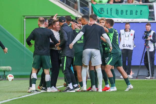 05.09.2026, xgox, Fussball - 2.Bundesliga VfL Wolfsburg - FC Energie Cottbus emspor, v.l. Tobias Strobl (Wolfsburg, Trainer) jubelt nach dem 4:3 durch Mattias Svanberg (Wolfsburg, 32) (DFL DFB REGULATIONS PROHIBIT ANY USE OF PHOTOGRAPHS as IMAGE SEQUENCES and or QUASI-VIDEO) Wolfsburg *** September 5, 2026, xgox, Soccer, 2. Bundesliga, VfL Wolfsburg vs. FC Energie Cottbus, emspor, from left: Tobias Strobl (Wolfsburg), coach celebrates after Mattias Svanberg’s 4-3 goal (Wolfsburg), 32 DFL DFB REGULATIONS PROHIBIT ANY USE OF PHOTOGRAPHS AS IMAGE SEQUENCES AND OR QUASI-VIDEO Wolfsburg