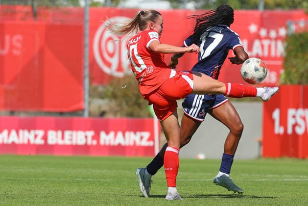 Mainz, Deutschland 05. September 2026: 1. BL Frauen - 2026 2027 - Sp. 3 - 1. FSV Mainz 05 gegen 1. FC Köln Im Bild: v. li. im Zweikampf Sabina Jackson (FSV) gegen Lydia Andrade (1. FC). DFL DFB regulations prohibit any use of photographs as image sequences and or quasi-video Bruchwegstadion Rheinland - Pfalz *** Mainz, Germany September 5, 2026 Women s Bundesliga 2026–2027 Matchday 3: FSV Mainz 05 vs. 1. FC Köln Pictured, from left, in a tackle: Sabina Jackson (FSV) against Lydia Andrade (1. FC). DFL and DFB regulations prohibit any use of photographs as image sequences and or quasi-video. Bruchwegstadion, Rhineland-Palatinate Copyright: xFotostandx xRacochax