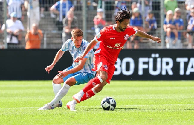 September 5, 2026, Germany, Stuttgart, Soccer, Regionalliga Southwest, SV Stuttgarter Kickers vs. 1. FSV Mainz 05 II, from left: Nico Blank (Kickers), Yunus Malli (Mainz)