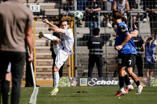 September 5, 2026, xhettx, Soccer 3rd Division, SV Waldhof Mannheim vs. SC Verl – Mika Clausen (SC Verl), No. 21 clears the ball before it goes out of bounds