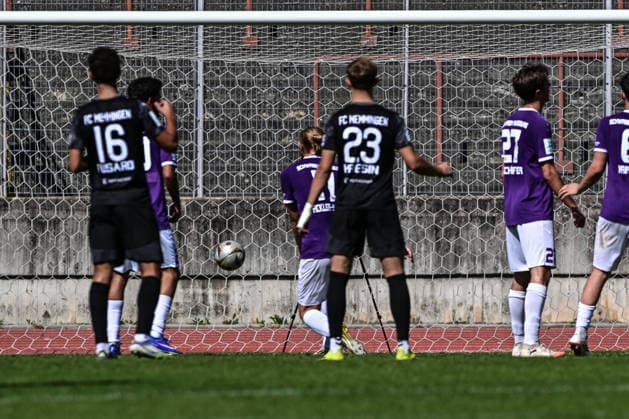 Bavarian Regional League: TSV Schwaben Augsburg vs. FC Augsburg, Augsburg, September 5, 2026: FC Memmingen scores to make it 0–1 against Schwaben on a follow-up shot after a save by Maximilian Reil; TSV Schwaben Augsburg scores to make it 1–1 on a free kick. The goal scorer is Lukas Rietzler (FC Memmingen, 29), Augsburg, September 5, 2026, Matchday 7 of the Bavarian Regional League: TSV Schwaben Augsburg vs. FC Memmingen, Augsburg, Rosenaustadion Copyright: xBEAUTIFULxSPORTS Märklx