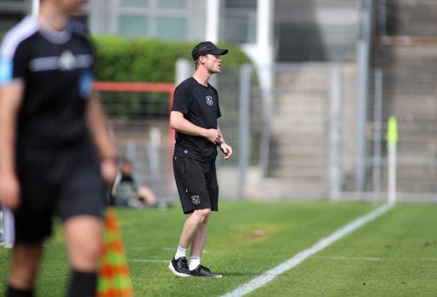 Soccer, Men s, Bavarian Regional League, 2026–2027 Season, SpVgg Unterhaching vs. FC Augsburg II, Amateurs: Janek Frensch, SpVgg Unterhaching s interim coach standing on the sideline