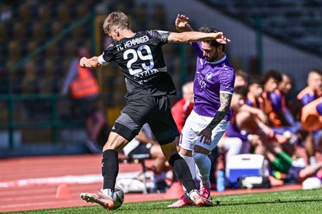 Bavarian Regional League: TSV Schwaben Augsburg vs. FC Augsburg, Augsburg, September 5, 2026. A battle for the ball between Lukas Rietzler of FC Memmingen (No. 29) and Levis Schaber of TSV Schwaben Augsburg (No. 30), Augsburg, September 5, 2026, Matchday 7 of the Bavarian Regional League, TSV Schwaben Augsburg vs. FC Memmingen, Augsburg, Rosenaustadion Copyright: xBEAUTIFULxSPORTS Märklx